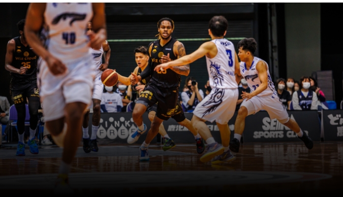 ドリプルしている選手のイメージ